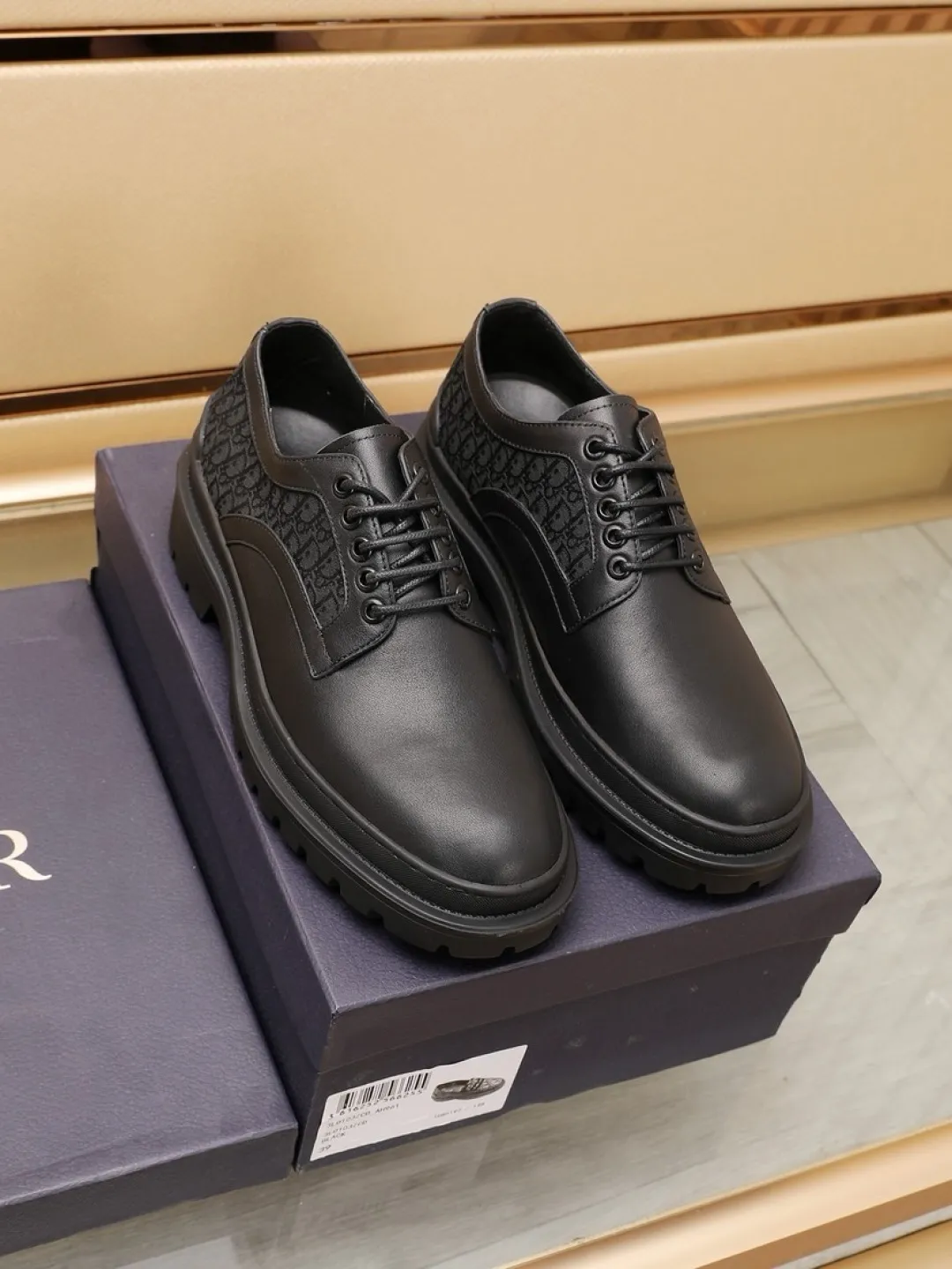 Factory P480💰[Dior] men's classic casual leather shoes🇺🇸 are on sale simultaneously, original Italian brand · brand totem cloth sewn with brand label · paired with first-layer calfskin · (high-end, extravagance, class) exquisite workmanship (original lining) sole: original factory special rubber concave and convex outsole ⚠️ outsole. Comfortable, wear-resistant, non-slip, real shot 🎬 Can be worn with casual clothes or suits. Size: 38-44 (45.46 customized)